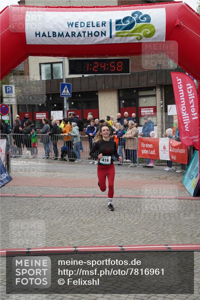 04.05.2025 - 8. Wedeler Halbmarathon Felixshl http://msf.ph/oto/7816961 04.05.2025 11:24:56 Ziel 416, 1050, 1126 meine-sportfotos.de