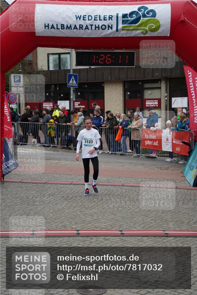 04.05.2025 - 8. Wedeler Halbmarathon Felixshl http://msf.ph/oto/7817032 04.05.2025 11:26:09 Ziel 166, 978, 1123 meine-sportfotos.de