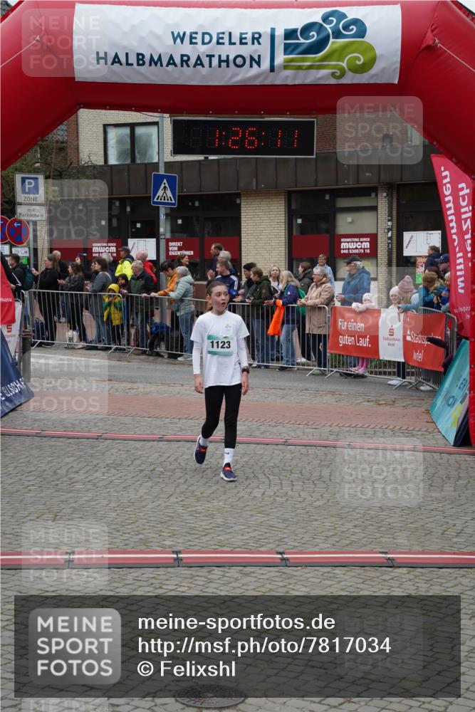04.05.2025 - 8. Wedeler Halbmarathon Felixshl http://msf.ph/oto/7817034 04.05.2025 11:26:09 Ziel 166, 978, 1123 meine-sportfotos.de