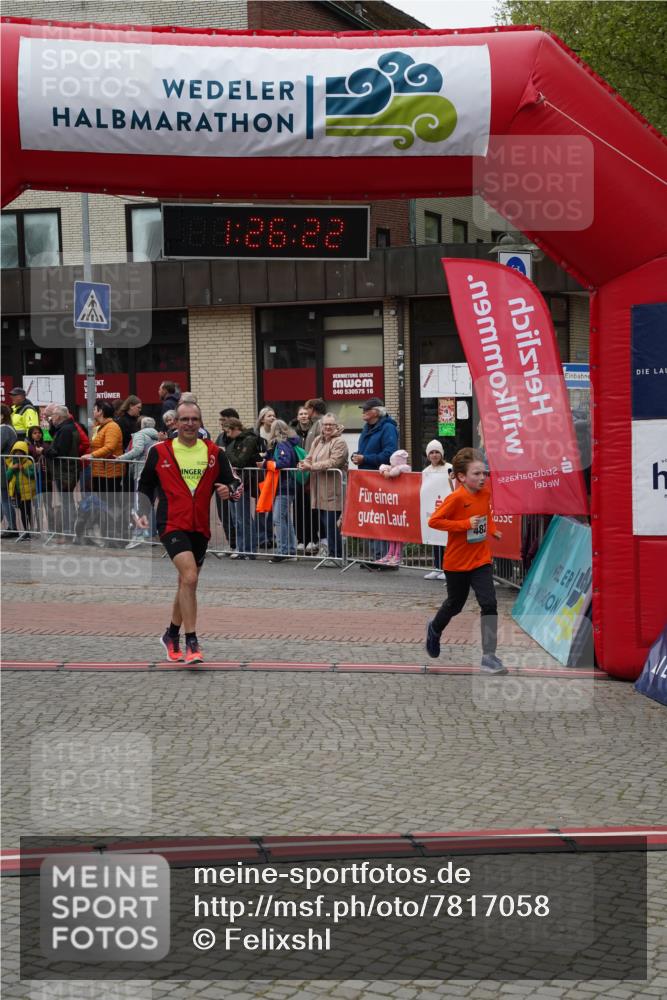 04.05.2025 - 8. Wedeler Halbmarathon Felixshl http://msf.ph/oto/7817058 04.05.2025 11:26:21 Ziel 482, 485, 801, 923 meine-sportfotos.de