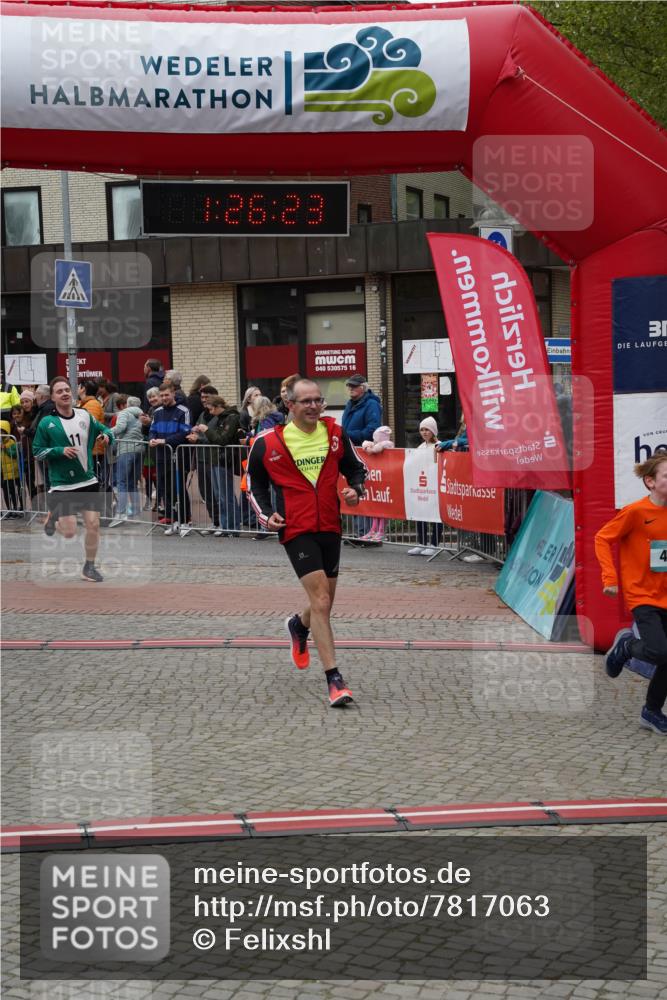 04.05.2025 - 8. Wedeler Halbmarathon Felixshl http://msf.ph/oto/7817063 04.05.2025 11:26:21 Ziel 482, 485, 801, 923 meine-sportfotos.de