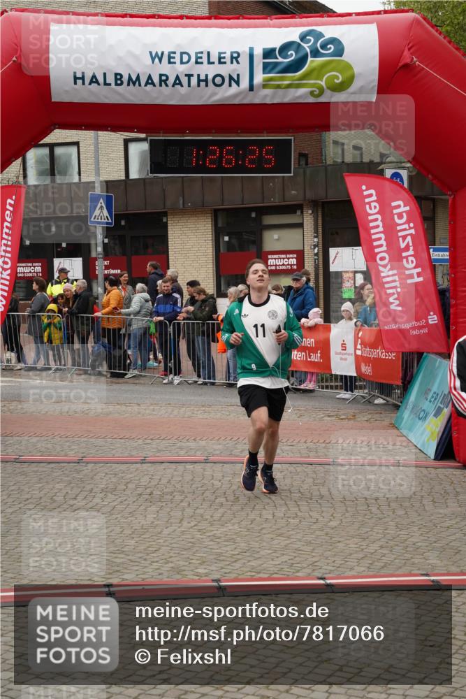 04.05.2025 - 8. Wedeler Halbmarathon Felixshl http://msf.ph/oto/7817066 04.05.2025 11:26:23 Ziel 482, 485, 923 meine-sportfotos.de