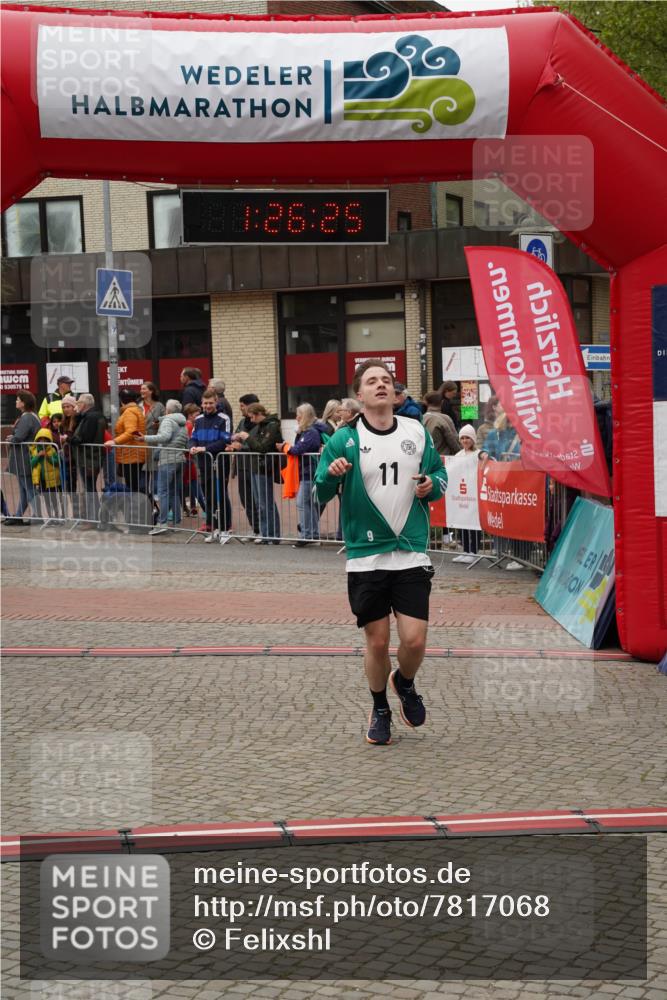 04.05.2025 - 8. Wedeler Halbmarathon Felixshl http://msf.ph/oto/7817068 04.05.2025 11:26:23 Ziel 482, 485, 923 meine-sportfotos.de