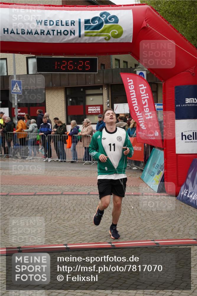 04.05.2025 - 8. Wedeler Halbmarathon Felixshl http://msf.ph/oto/7817070 04.05.2025 11:26:24 Ziel 482, 485, 923 meine-sportfotos.de