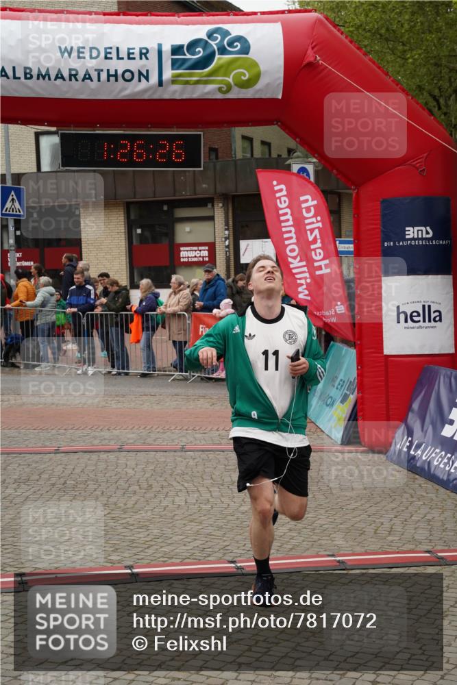 04.05.2025 - 8. Wedeler Halbmarathon Felixshl http://msf.ph/oto/7817072 04.05.2025 11:26:24 Ziel 482, 485, 923 meine-sportfotos.de