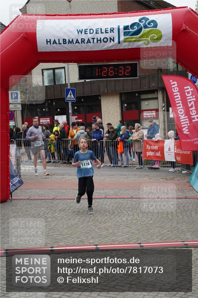 04.05.2025 - 8. Wedeler Halbmarathon Felixshl http://msf.ph/oto/7817073 04.05.2025 11:26:30 Ziel 1173, 1174 meine-sportfotos.de
