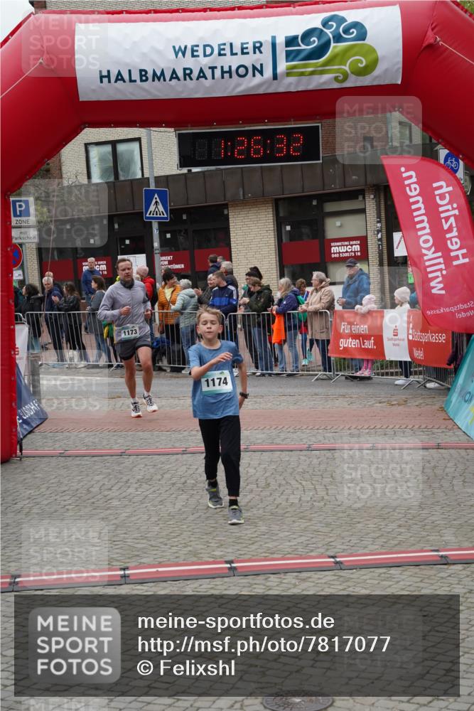 04.05.2025 - 8. Wedeler Halbmarathon Felixshl http://msf.ph/oto/7817077 04.05.2025 11:26:30 Ziel 1173, 1174 meine-sportfotos.de
