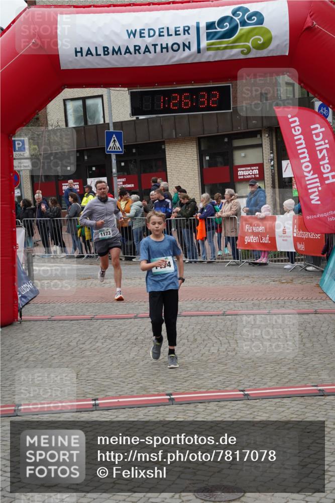 04.05.2025 - 8. Wedeler Halbmarathon Felixshl http://msf.ph/oto/7817078 04.05.2025 11:26:30 Ziel 1173, 1174 meine-sportfotos.de