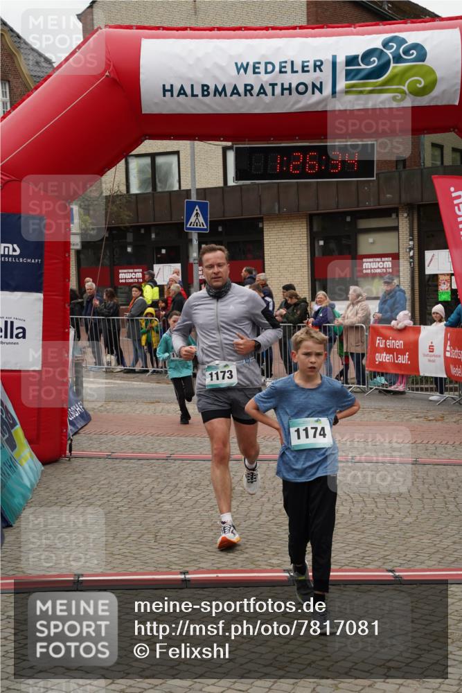 04.05.2025 - 8. Wedeler Halbmarathon Felixshl http://msf.ph/oto/7817081 04.05.2025 11:26:32 Ziel 957, 1173, 1174, 1188 meine-sportfotos.de