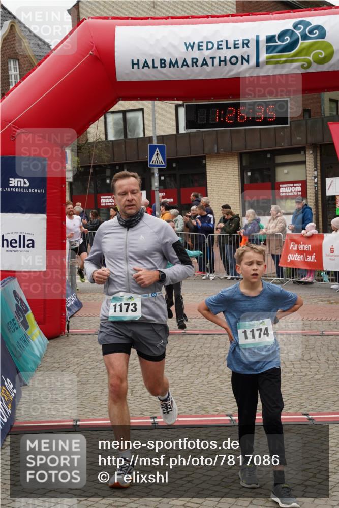 04.05.2025 - 8. Wedeler Halbmarathon Felixshl http://msf.ph/oto/7817086 04.05.2025 11:26:33 Ziel 957, 1173, 1174, 1188 meine-sportfotos.de