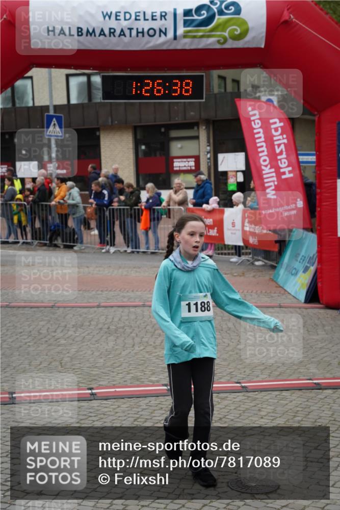 04.05.2025 - 8. Wedeler Halbmarathon Felixshl http://msf.ph/oto/7817089 04.05.2025 11:26:36 Ziel 957, 1173, 1174, 1188 meine-sportfotos.de
