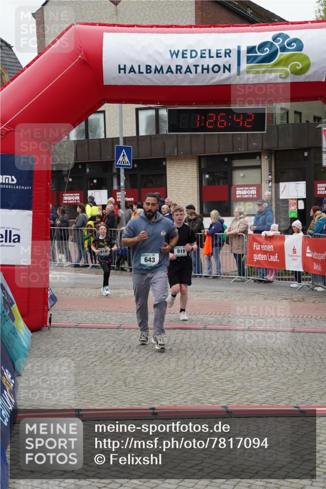 04.05.2025 - 8. Wedeler Halbmarathon Felixshl http://msf.ph/oto/7817094 04.05.2025 11:26:40 Ziel 643, 918, 919, 957, 1188 meine-sportfotos.de