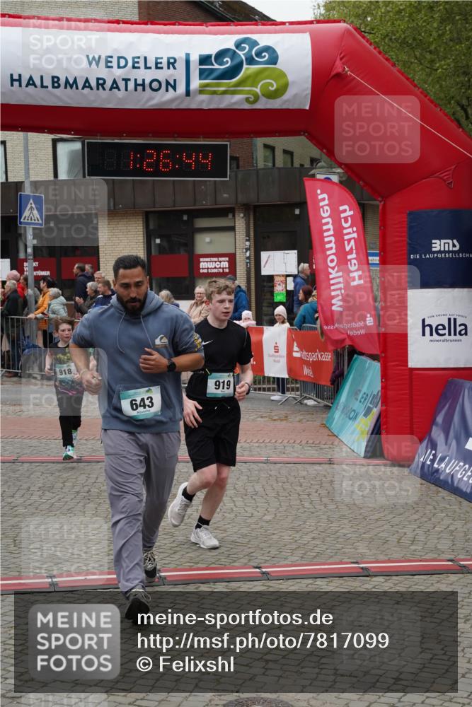 04.05.2025 - 8. Wedeler Halbmarathon Felixshl http://msf.ph/oto/7817099 04.05.2025 11:26:42 Ziel 643, 918, 919 meine-sportfotos.de