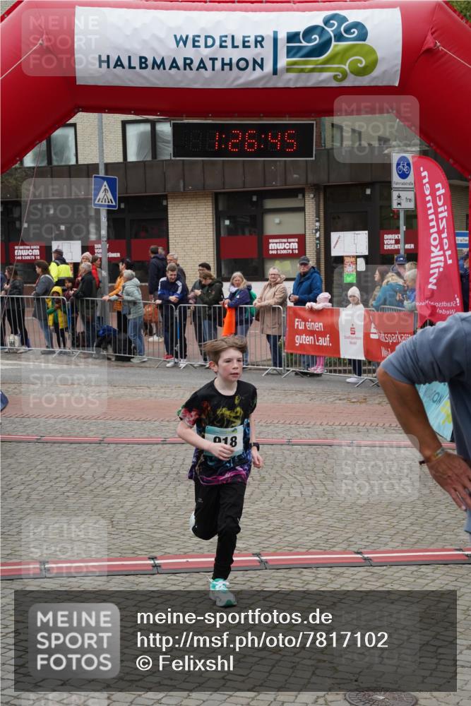 04.05.2025 - 8. Wedeler Halbmarathon Felixshl http://msf.ph/oto/7817102 04.05.2025 11:26:43 Ziel 643, 918, 919 meine-sportfotos.de