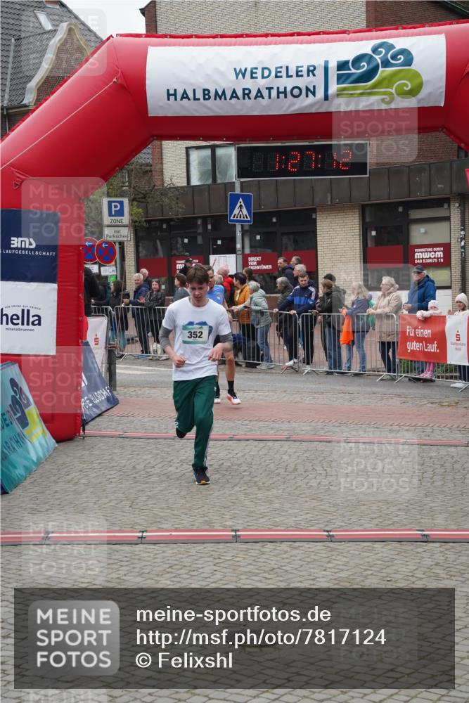 04.05.2025 - 8. Wedeler Halbmarathon Felixshl http://msf.ph/oto/7817124 04.05.2025 11:27:10 Ziel 303, 352 meine-sportfotos.de