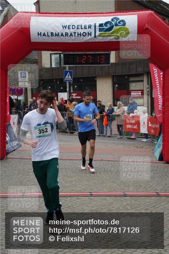 04.05.2025 - 8. Wedeler Halbmarathon Felixshl http://msf.ph/oto/7817126 04.05.2025 11:27:11 Ziel 303, 352 meine-sportfotos.de
