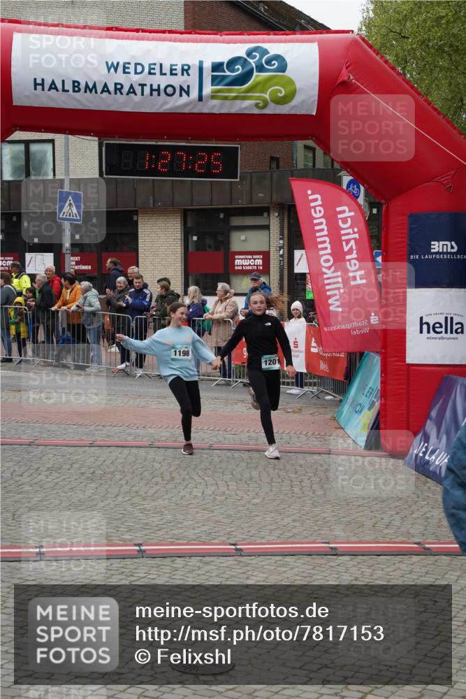 04.05.2025 - 8. Wedeler Halbmarathon Felixshl http://msf.ph/oto/7817153 04.05.2025 11:27:23 Ziel 1038, 1198, 1201 meine-sportfotos.de