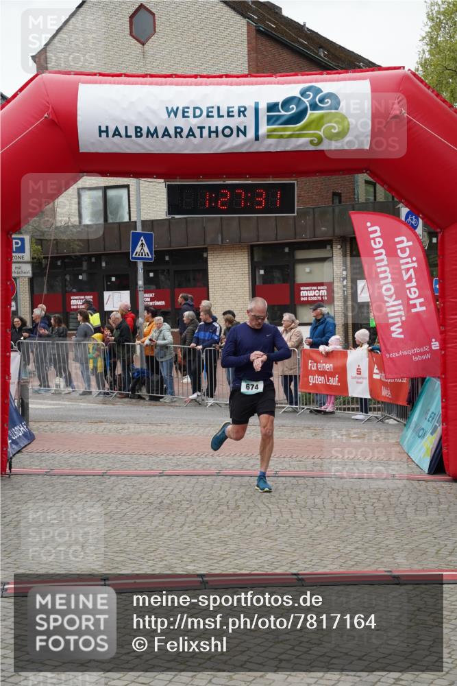 04.05.2025 - 8. Wedeler Halbmarathon Felixshl http://msf.ph/oto/7817164 04.05.2025 11:27:29 Ziel 674, 705, 1198, 1201 meine-sportfotos.de