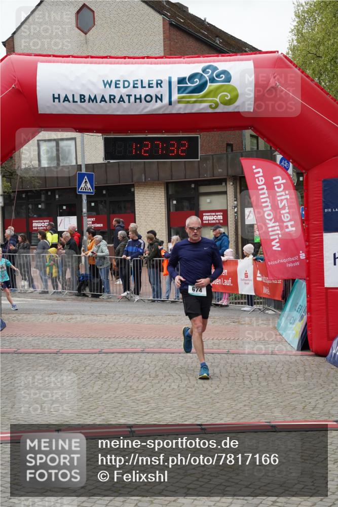04.05.2025 - 8. Wedeler Halbmarathon Felixshl http://msf.ph/oto/7817166 04.05.2025 11:27:30 Ziel 674, 705 meine-sportfotos.de
