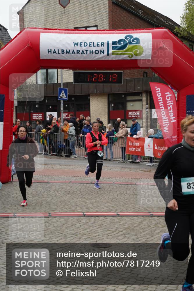04.05.2025 - 8. Wedeler Halbmarathon Felixshl http://msf.ph/oto/7817249 04.05.2025 11:28:17 Ziel 372, 836, 1096, 1195 meine-sportfotos.de