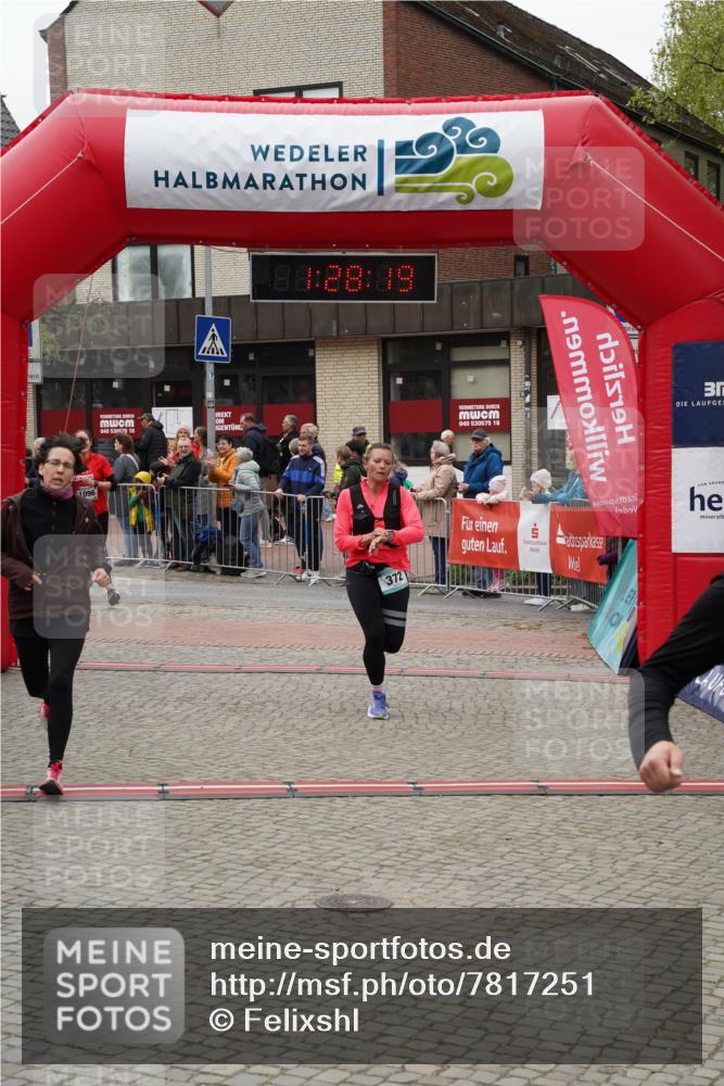 04.05.2025 - 8. Wedeler Halbmarathon Felixshl http://msf.ph/oto/7817251 04.05.2025 11:28:17 Ziel 372, 836, 1096, 1195 meine-sportfotos.de