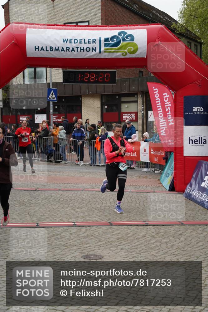 04.05.2025 - 8. Wedeler Halbmarathon Felixshl http://msf.ph/oto/7817253 04.05.2025 11:28:18 Ziel 372, 836, 1096, 1195 meine-sportfotos.de