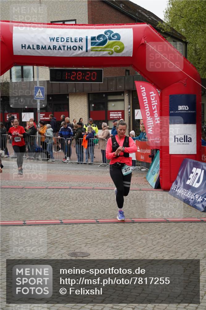 04.05.2025 - 8. Wedeler Halbmarathon Felixshl http://msf.ph/oto/7817255 04.05.2025 11:28:18 Ziel 372, 836, 1096, 1195 meine-sportfotos.de