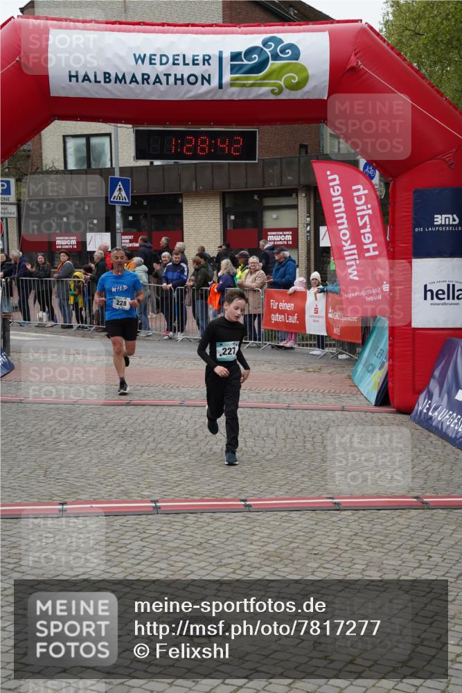 04.05.2025 - 8. Wedeler Halbmarathon Felixshl http://msf.ph/oto/7817277 04.05.2025 11:28:40 Ziel 27, 227, 228, 301, 1204 meine-sportfotos.de