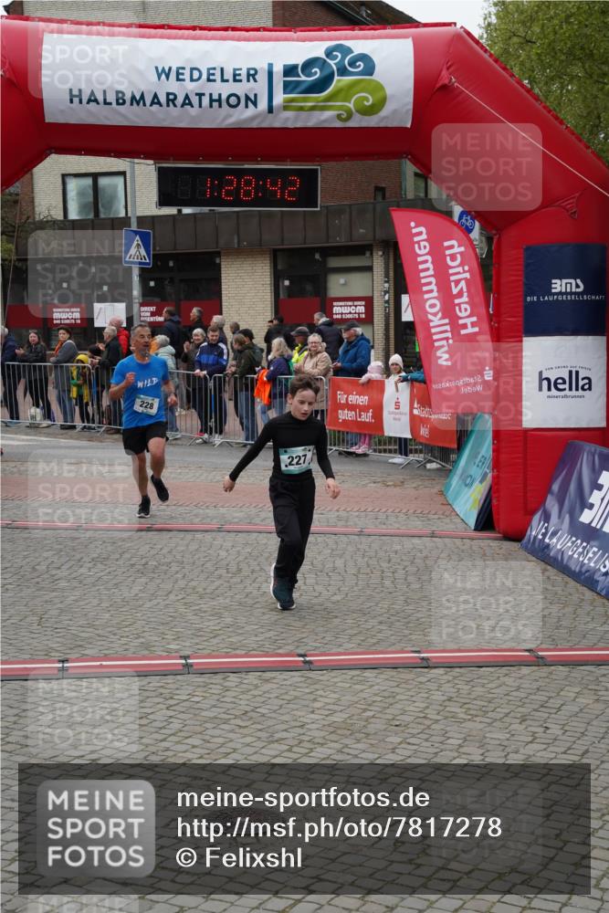 04.05.2025 - 8. Wedeler Halbmarathon Felixshl http://msf.ph/oto/7817278 04.05.2025 11:28:40 Ziel 27, 227, 228, 301, 1204 meine-sportfotos.de