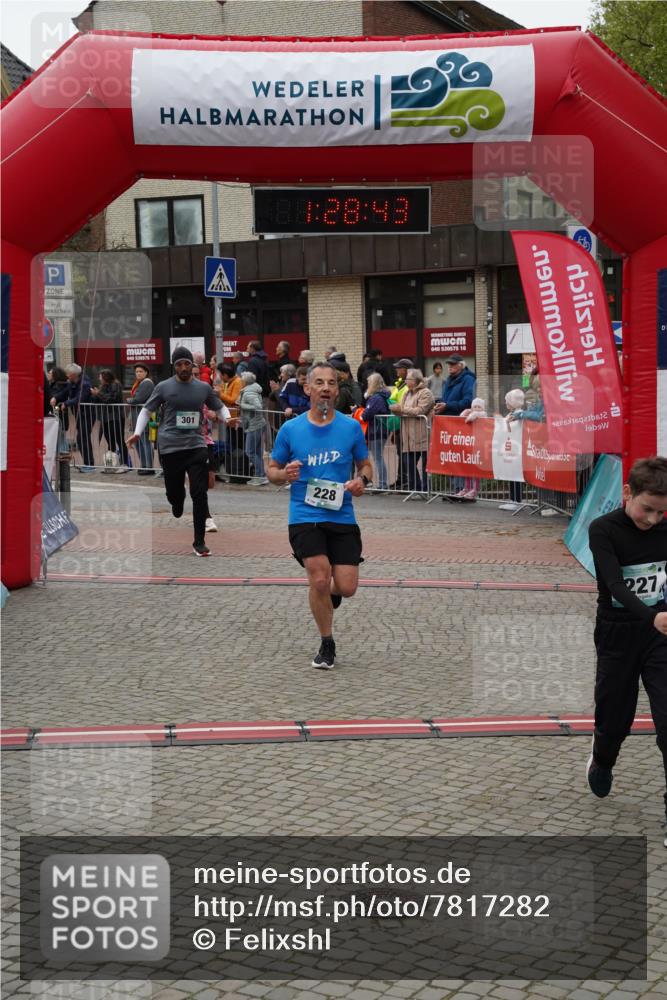 04.05.2025 - 8. Wedeler Halbmarathon Felixshl http://msf.ph/oto/7817282 04.05.2025 11:28:41 Ziel 27, 227, 228, 301, 1204 meine-sportfotos.de