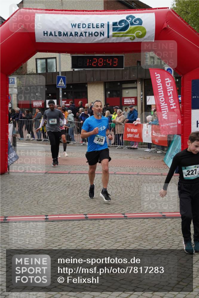04.05.2025 - 8. Wedeler Halbmarathon Felixshl http://msf.ph/oto/7817283 04.05.2025 11:28:41 Ziel 27, 227, 228, 301, 1204 meine-sportfotos.de