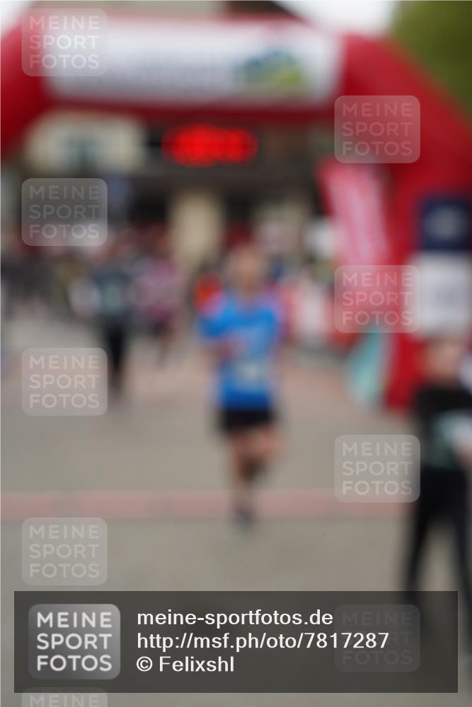 04.05.2025 - 8. Wedeler Halbmarathon Felixshl http://msf.ph/oto/7817287 04.05.2025 11:28:42 Ziel 27, 227, 228, 301, 1204 meine-sportfotos.de
