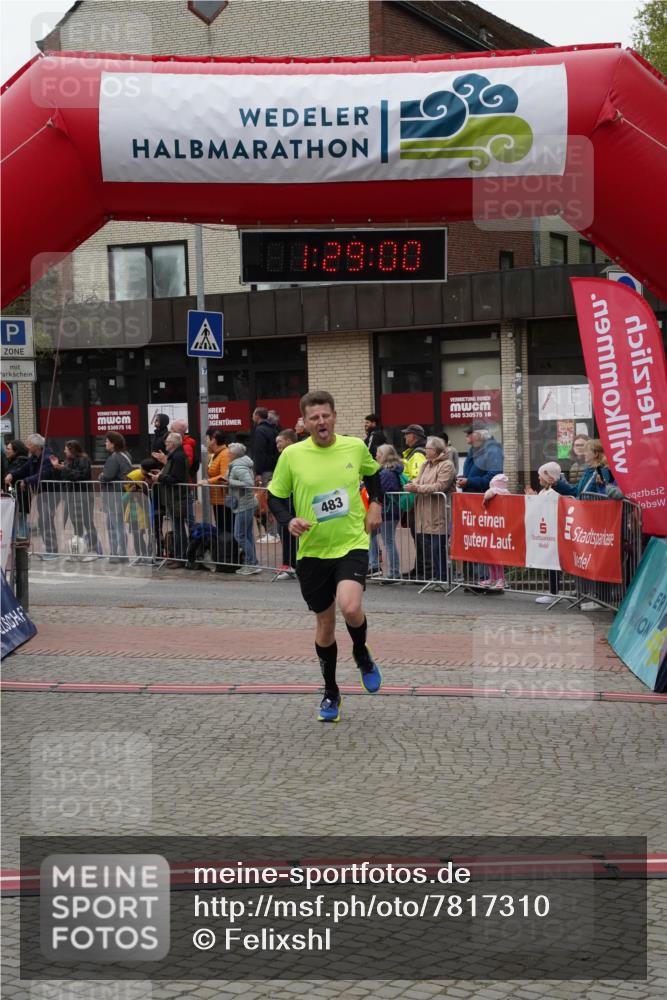 04.05.2025 - 8. Wedeler Halbmarathon Felixshl http://msf.ph/oto/7817310 04.05.2025 11:28:58 Ziel 483, 484 meine-sportfotos.de