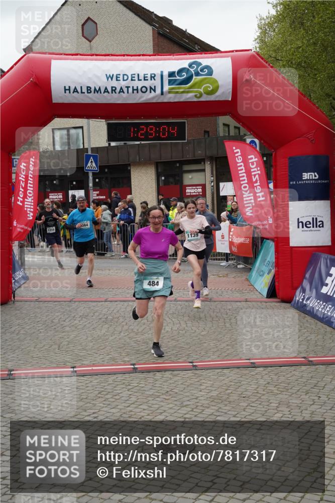 04.05.2025 - 8. Wedeler Halbmarathon Felixshl http://msf.ph/oto/7817317 04.05.2025 11:29:02 Ziel 56, 483, 484, 564, 924, 1139, 1210 meine-sportfotos.de