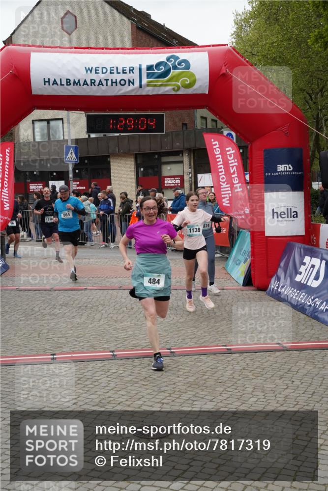 04.05.2025 - 8. Wedeler Halbmarathon Felixshl http://msf.ph/oto/7817319 04.05.2025 11:29:02 Ziel 56, 483, 484, 564, 924, 1139, 1210 meine-sportfotos.de