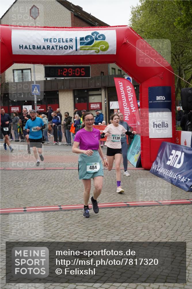 04.05.2025 - 8. Wedeler Halbmarathon Felixshl http://msf.ph/oto/7817320 04.05.2025 11:29:03 Ziel 56, 483, 484, 564, 924, 1139, 1210 meine-sportfotos.de