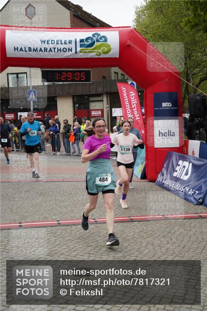 04.05.2025 - 8. Wedeler Halbmarathon Felixshl http://msf.ph/oto/7817321 04.05.2025 11:29:03 Ziel 56, 483, 484, 564, 924, 1139, 1210 meine-sportfotos.de