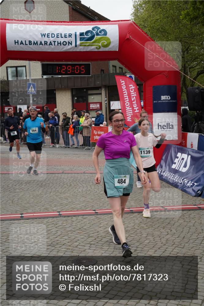 04.05.2025 - 8. Wedeler Halbmarathon Felixshl http://msf.ph/oto/7817323 04.05.2025 11:29:03 Ziel 56, 483, 484, 564, 924, 1139, 1210 meine-sportfotos.de