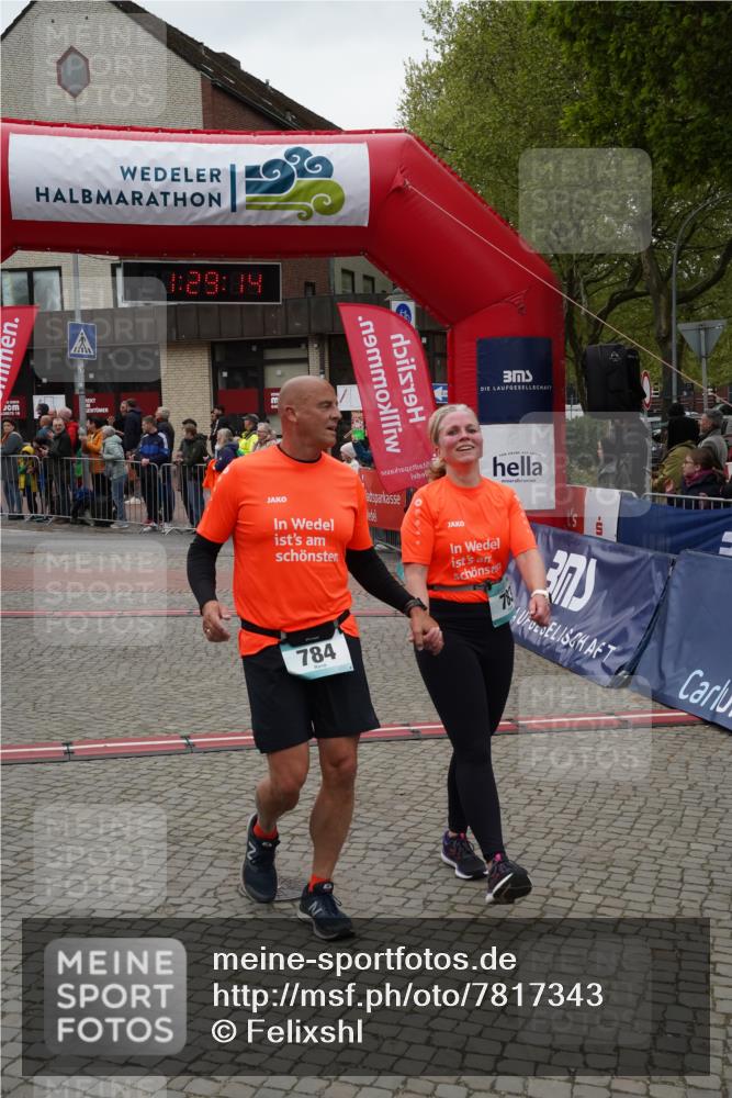 04.05.2025 - 8. Wedeler Halbmarathon Felixshl http://msf.ph/oto/7817343 04.05.2025 11:29:12 Ziel 783, 784, 1203 meine-sportfotos.de
