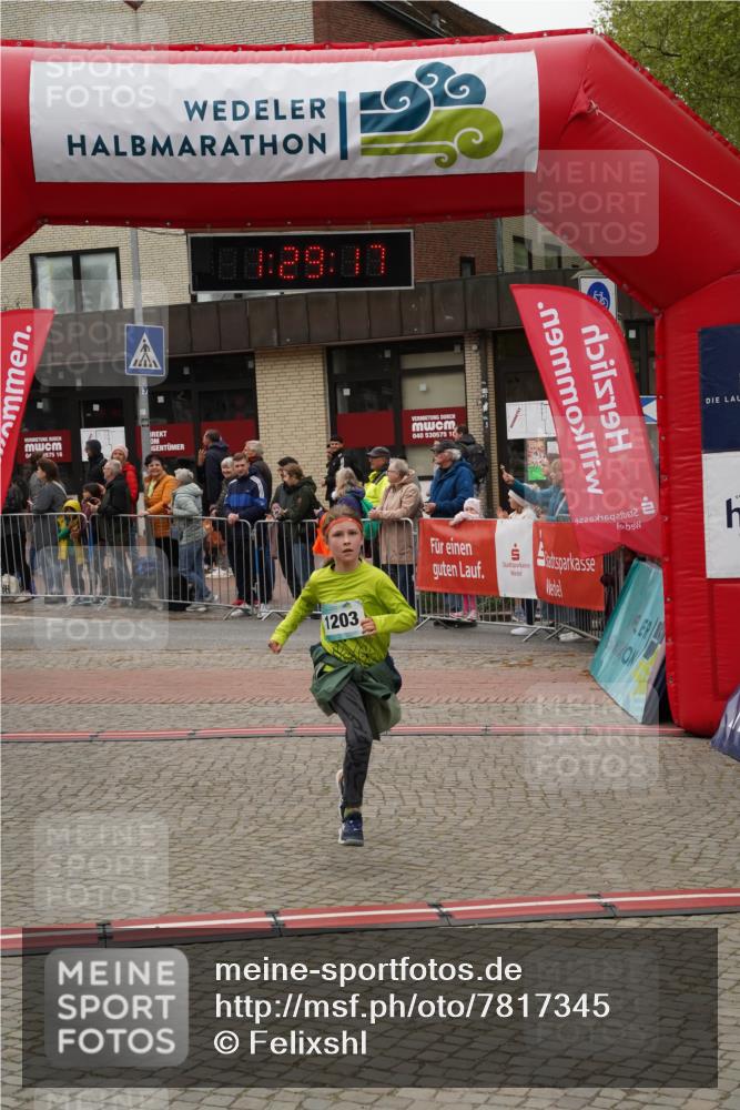 04.05.2025 - 8. Wedeler Halbmarathon Felixshl http://msf.ph/oto/7817345 04.05.2025 11:29:15 Ziel 783, 784, 1099, 1203 meine-sportfotos.de