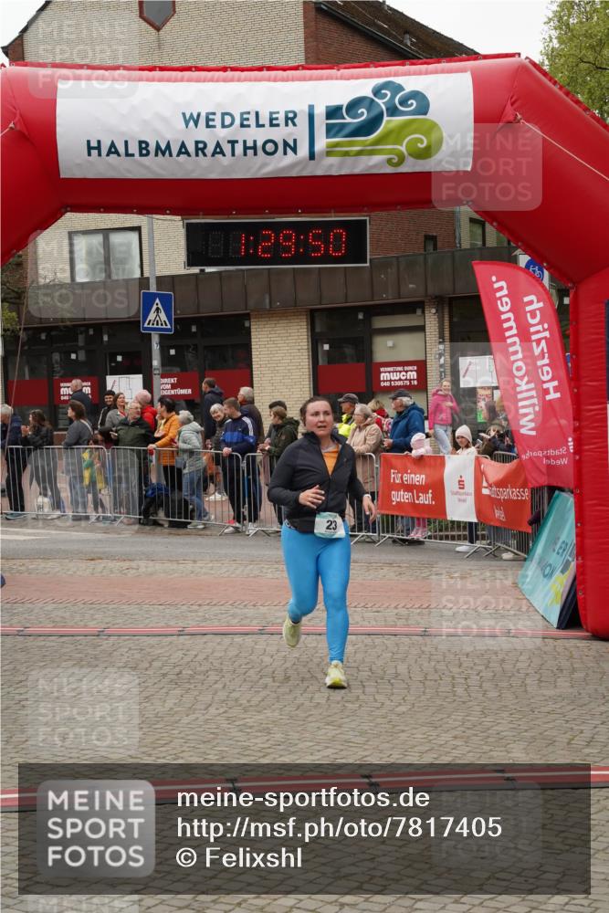 04.05.2025 - 8. Wedeler Halbmarathon Felixshl http://msf.ph/oto/7817405 04.05.2025 11:29:48 Ziel 23, 701, 1004 meine-sportfotos.de