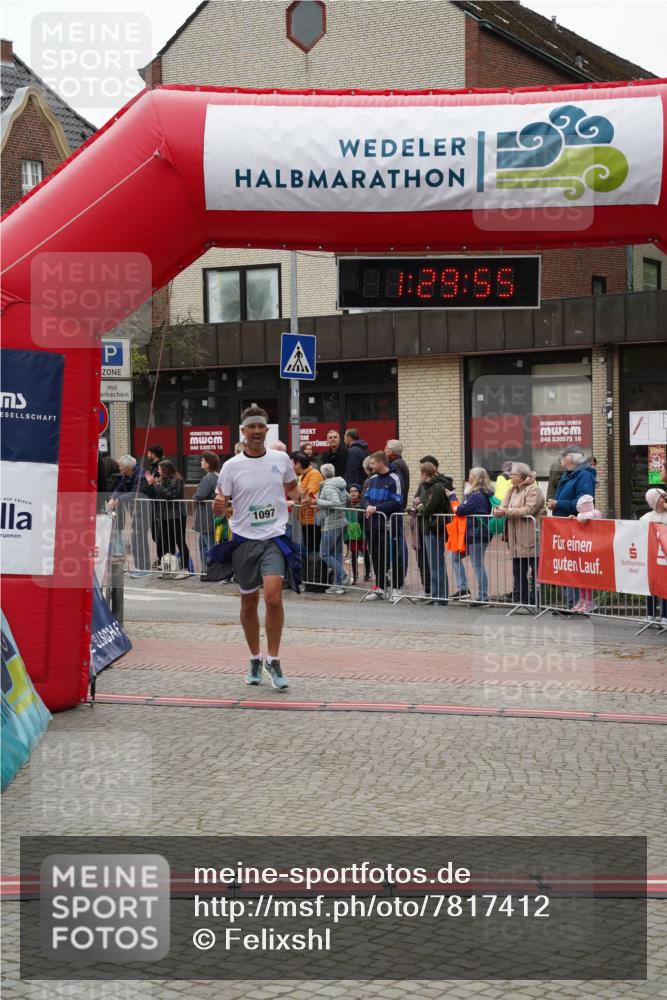 04.05.2025 - 8. Wedeler Halbmarathon Felixshl http://msf.ph/oto/7817412 04.05.2025 11:29:53 Ziel 23, 1097 meine-sportfotos.de