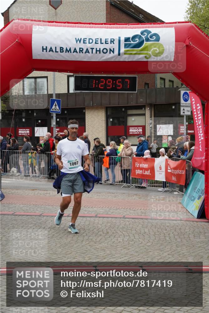 04.05.2025 - 8. Wedeler Halbmarathon Felixshl http://msf.ph/oto/7817419 04.05.2025 11:29:55 Ziel 1097 meine-sportfotos.de