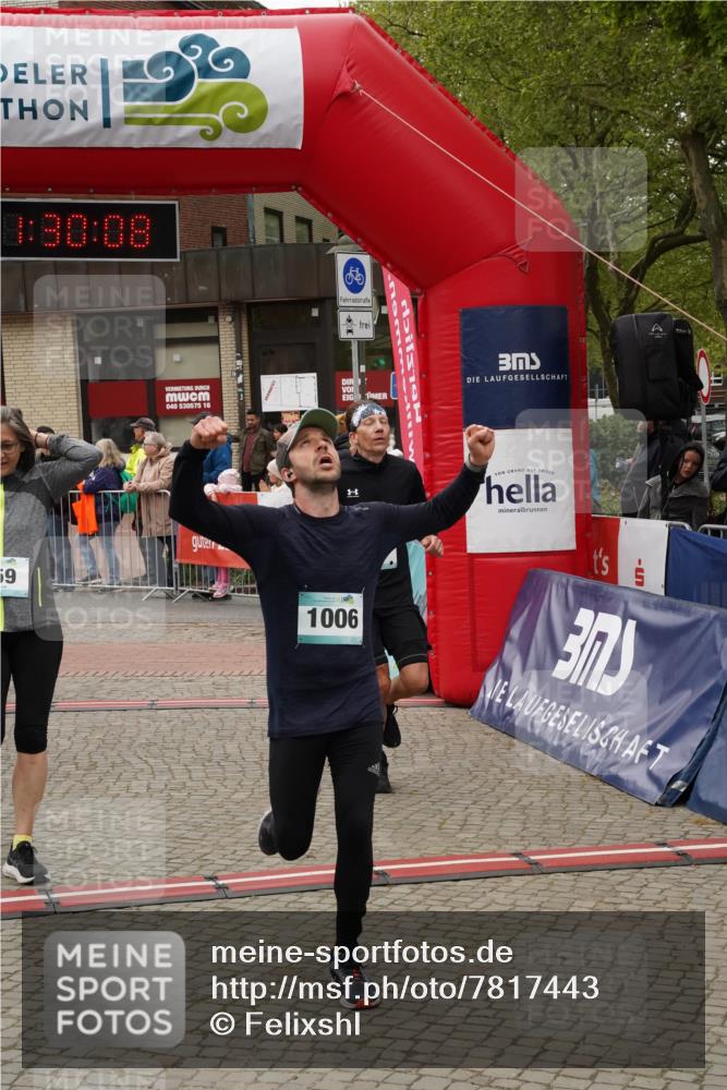 04.05.2025 - 8. Wedeler Halbmarathon Felixshl http://msf.ph/oto/7817443 04.05.2025 11:30:06 Ziel 454, 567, 575, 704, 959, 1006, 1133 meine-sportfotos.de