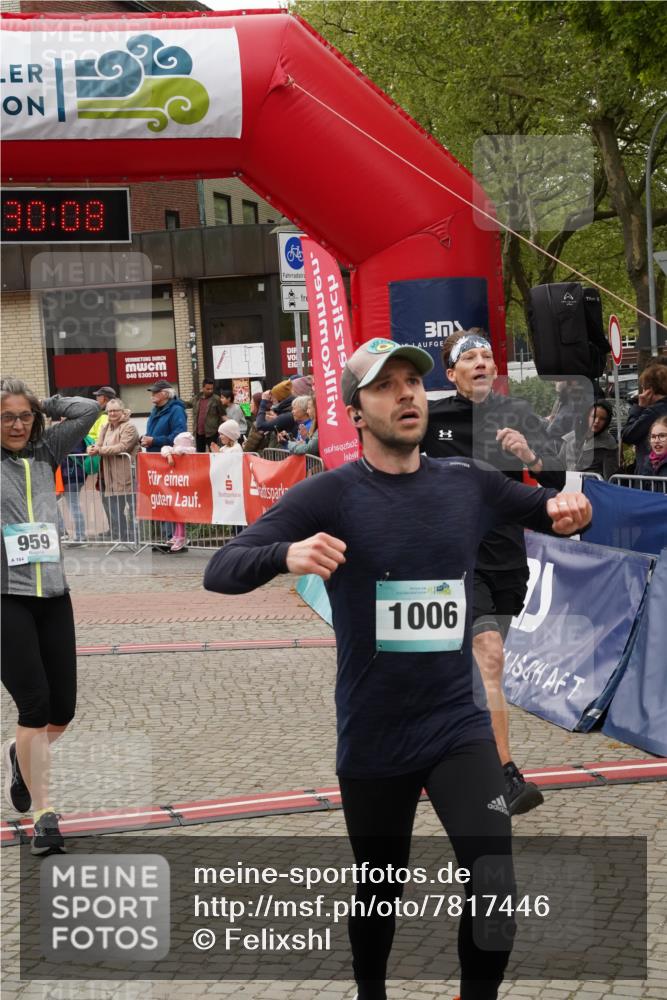 04.05.2025 - 8. Wedeler Halbmarathon Felixshl http://msf.ph/oto/7817446 04.05.2025 11:30:06 Ziel 454, 567, 575, 704, 959, 1006, 1133 meine-sportfotos.de