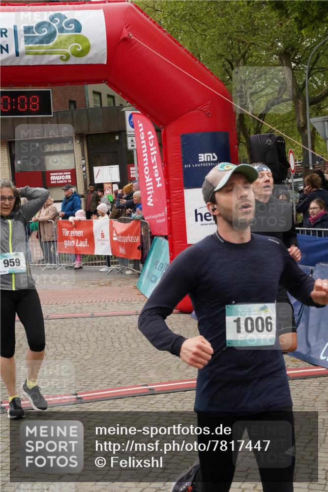 04.05.2025 - 8. Wedeler Halbmarathon Felixshl http://msf.ph/oto/7817447 04.05.2025 11:30:06 Ziel 454, 567, 575, 704, 959, 1006, 1133 meine-sportfotos.de