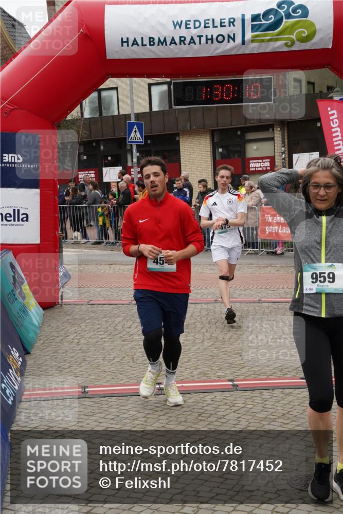 04.05.2025 - 8. Wedeler Halbmarathon Felixshl http://msf.ph/oto/7817452 04.05.2025 11:30:08 Ziel 454, 567, 575, 959, 1006 meine-sportfotos.de