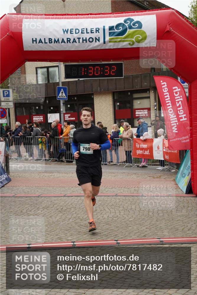 04.05.2025 - 8. Wedeler Halbmarathon Felixshl http://msf.ph/oto/7817482 04.05.2025 11:30:30 Ziel 798, 929 meine-sportfotos.de