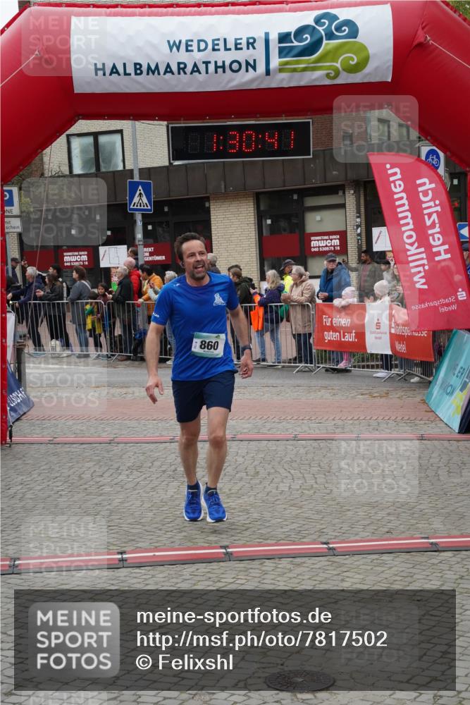 04.05.2025 - 8. Wedeler Halbmarathon Felixshl http://msf.ph/oto/7817502 04.05.2025 11:30:39 Ziel 846, 860 meine-sportfotos.de