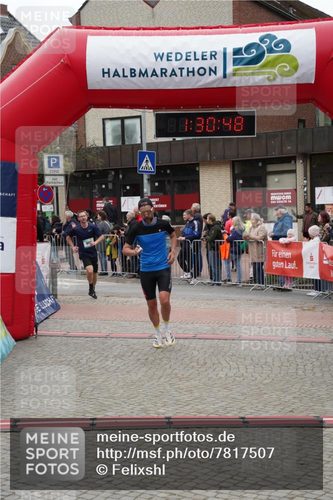 04.05.2025 - 8. Wedeler Halbmarathon Felixshl http://msf.ph/oto/7817507 04.05.2025 11:30:46 Ziel 656, 659, 996 meine-sportfotos.de